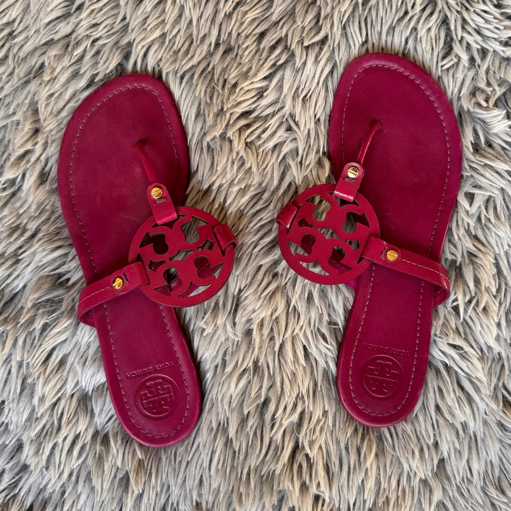 Tory Burch Logo Slides Size 10.5